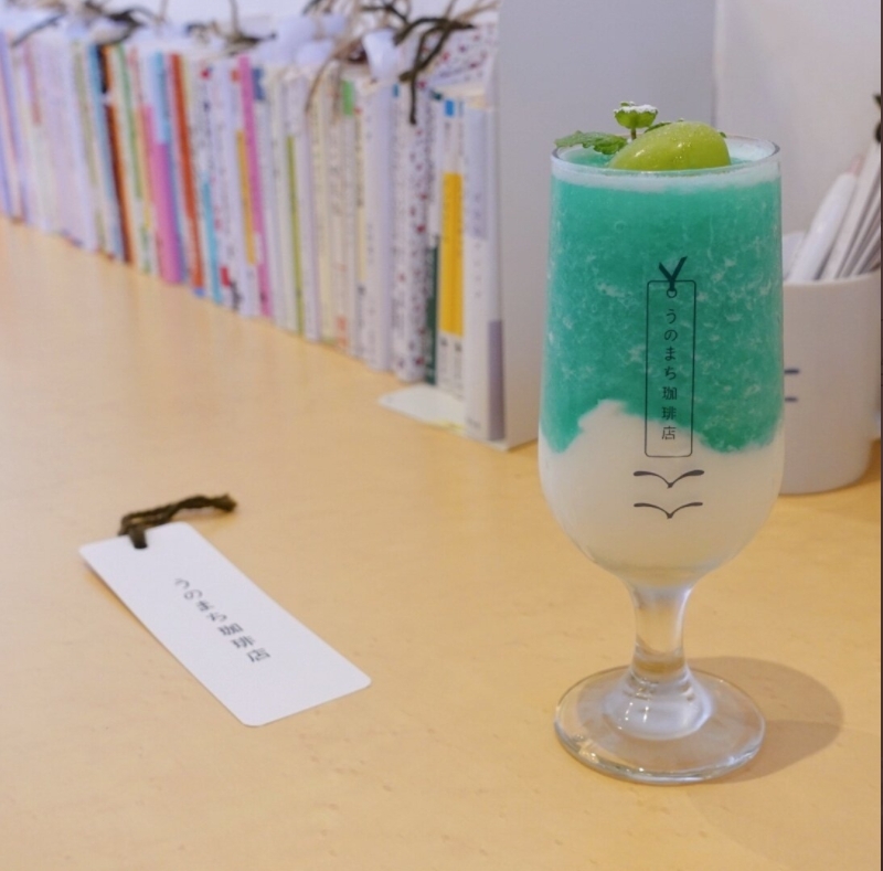 湖水綠飲料就是一道絕美風景