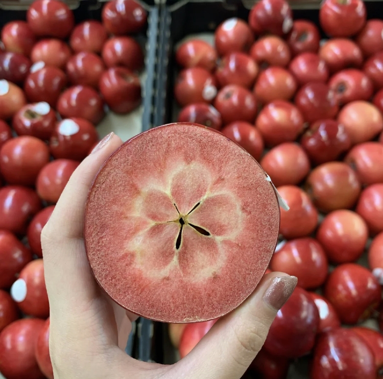 Red Love蘋果側面剖開呈現小花形狀