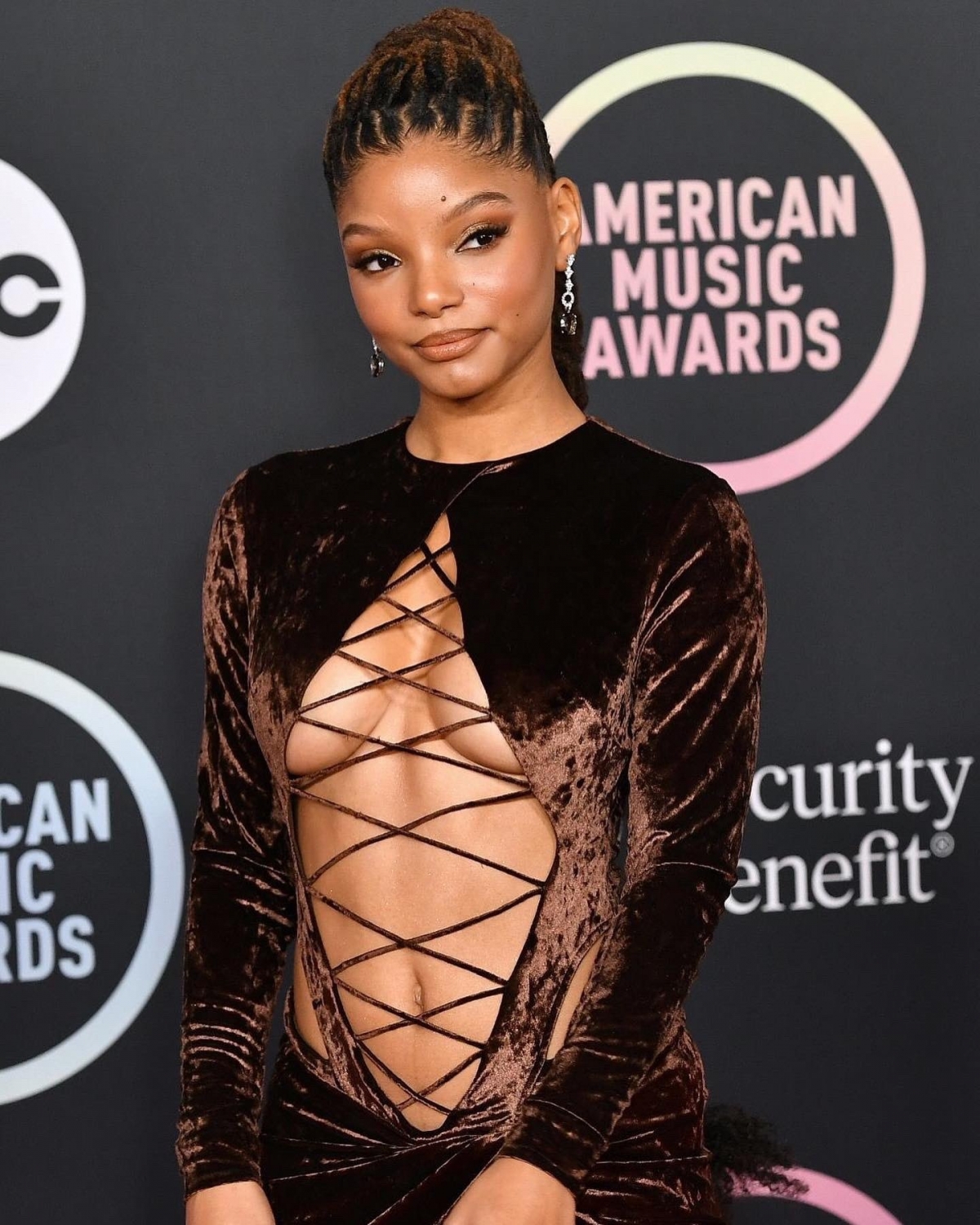 新生代女歌手 Halle Bailey 因出演愛麗兒而備受矚目