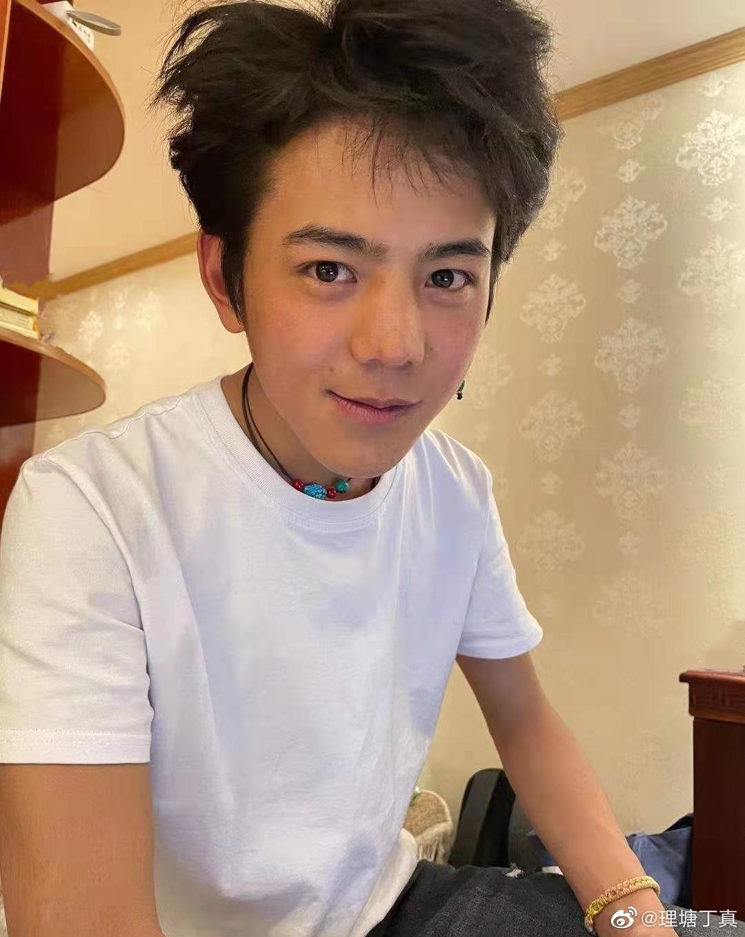丁真曾有吸菸爭議