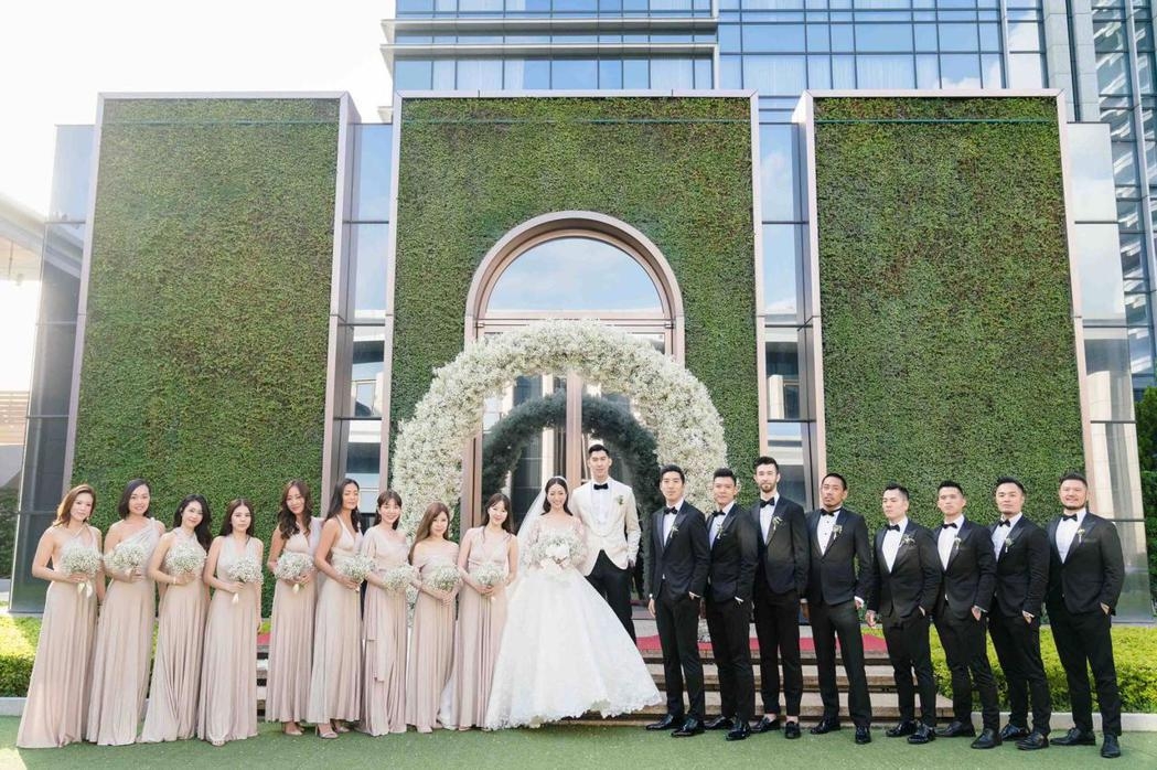 在毛加恩婚禮當天,夫妻倆也為高以翔空出了一個「伴郎」的位置,讓許多人相當動容。