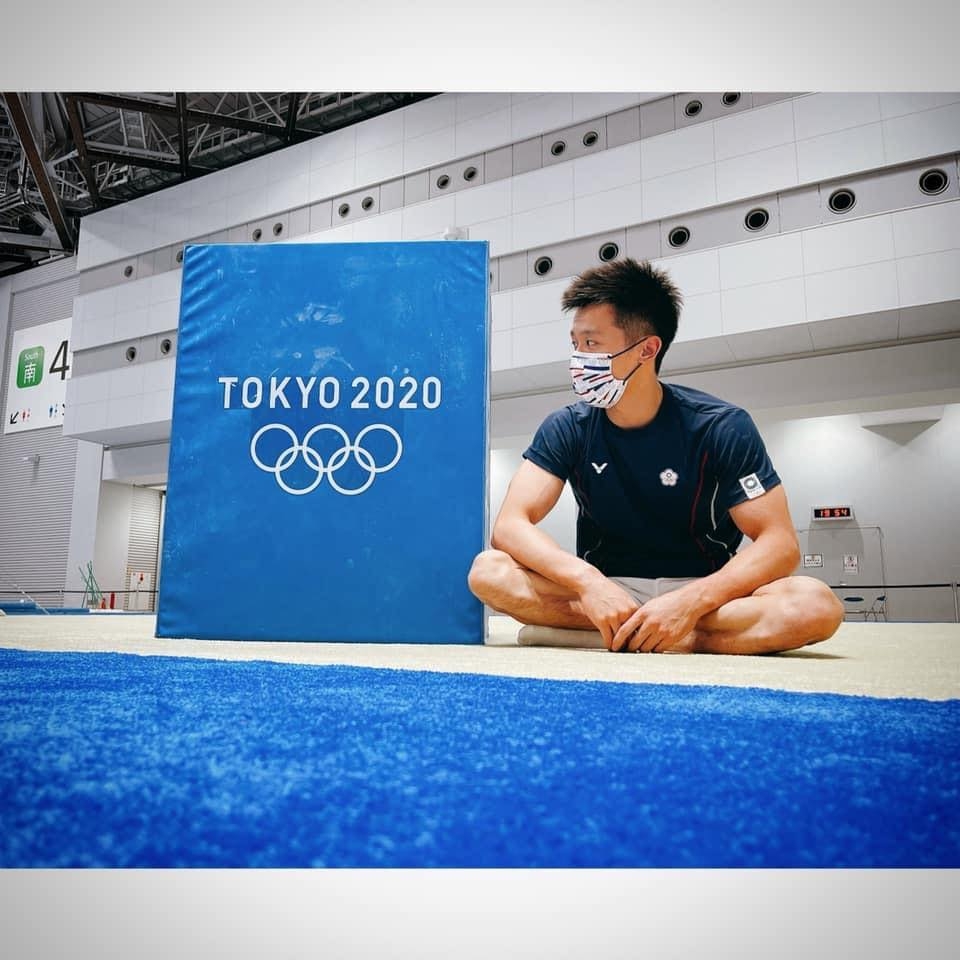 李智凱與2020東京奧運LOGO合影