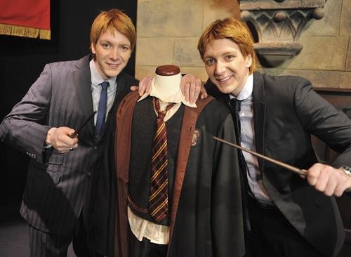 詹士和奧利弗·菲力普斯一起回味魔法時光