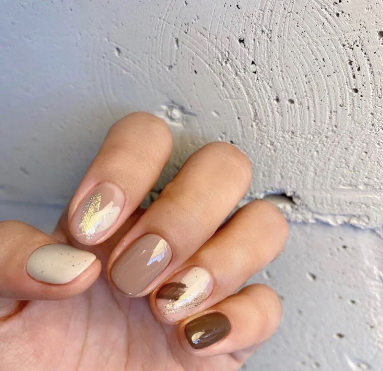 奶咖色暈染美甲