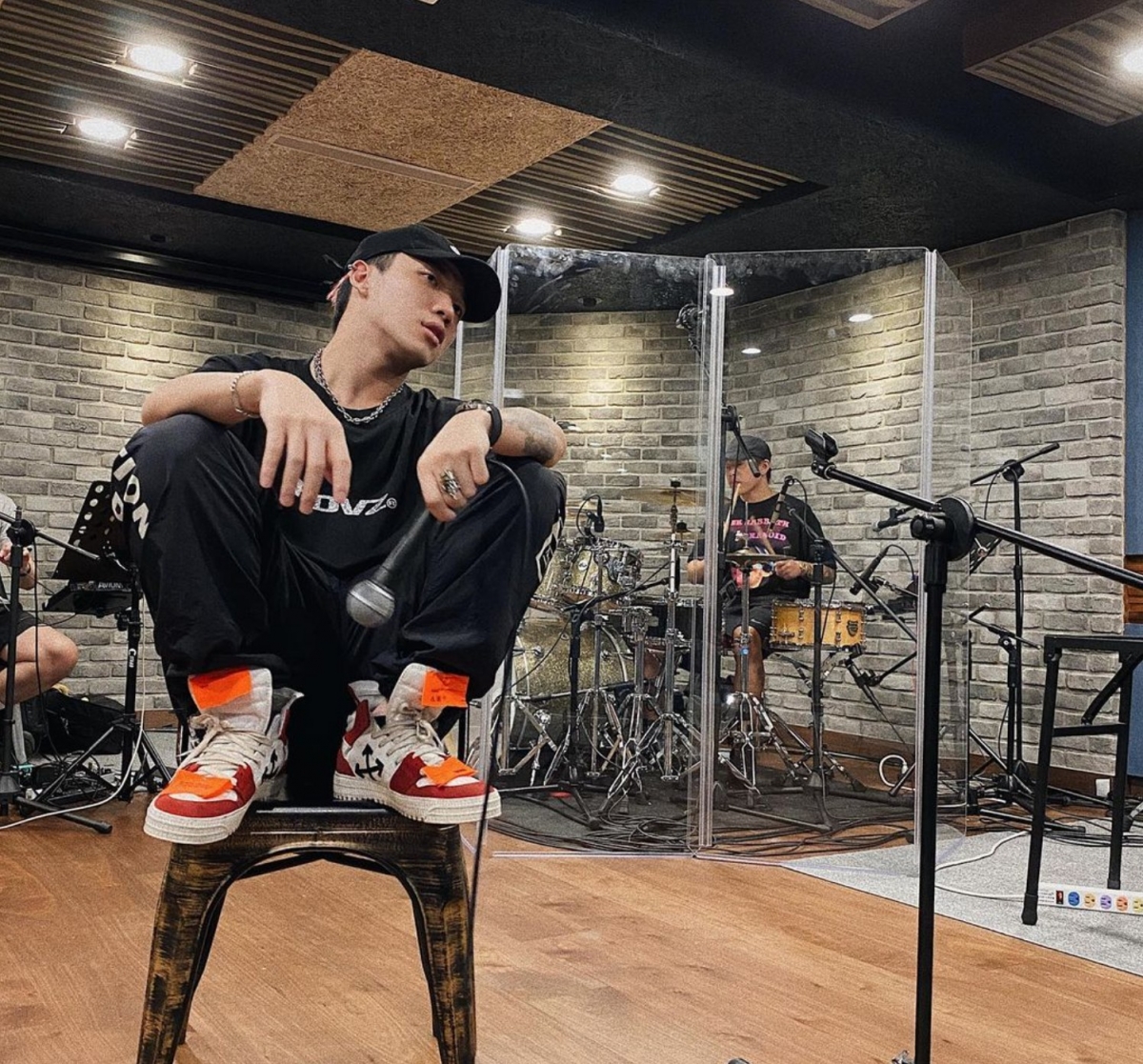 ØZI的經紀人回應：「我們都沒想到音樂人如此重視的獎，竟然會出這麼烏龍的錯誤！」