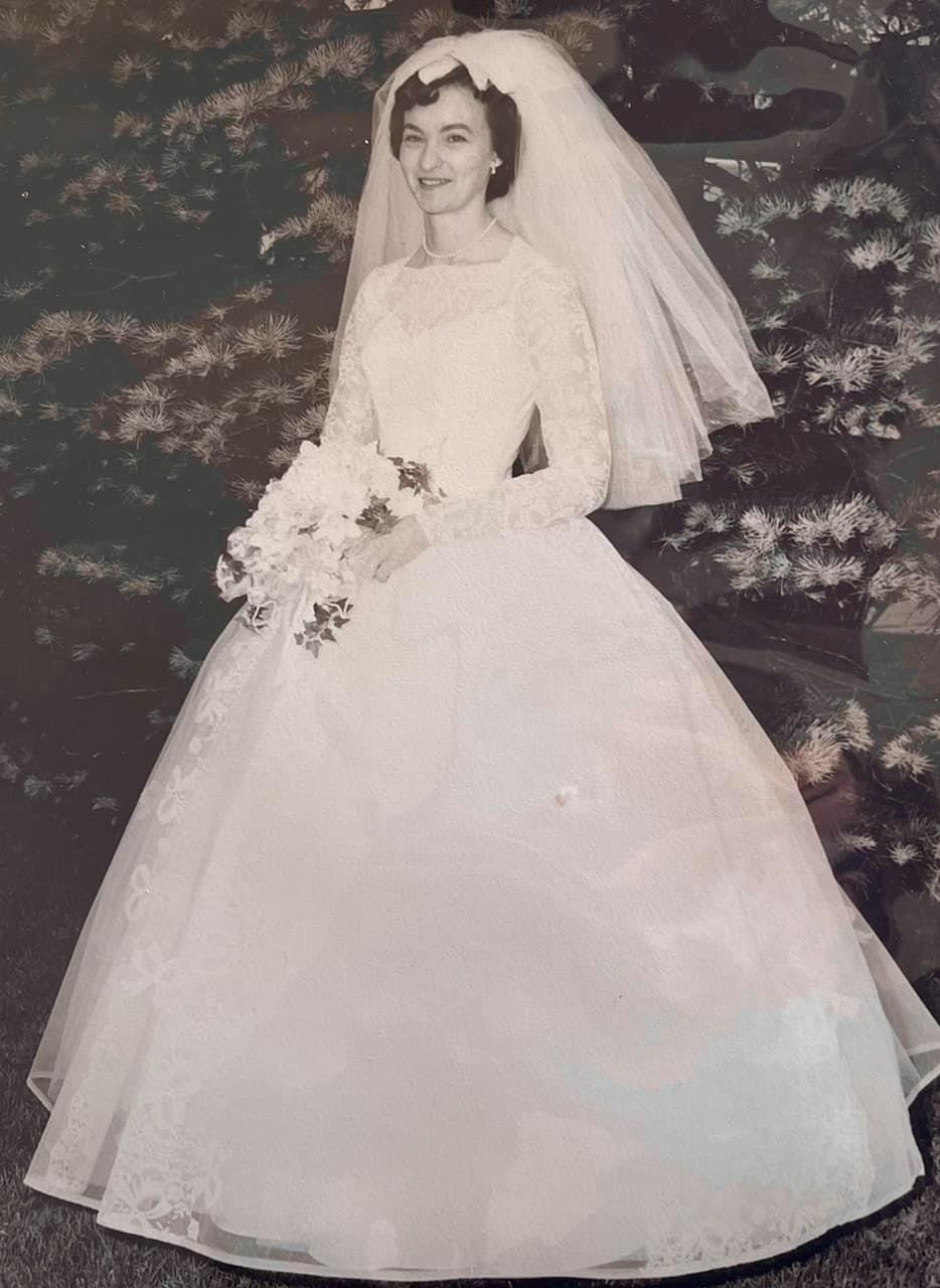 孫女重穿祖母60年前結婚婚紗出嫁