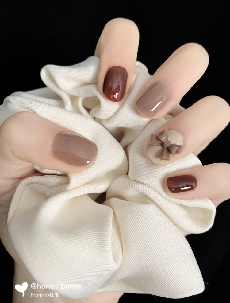 奶咖色蝴蝶結美甲