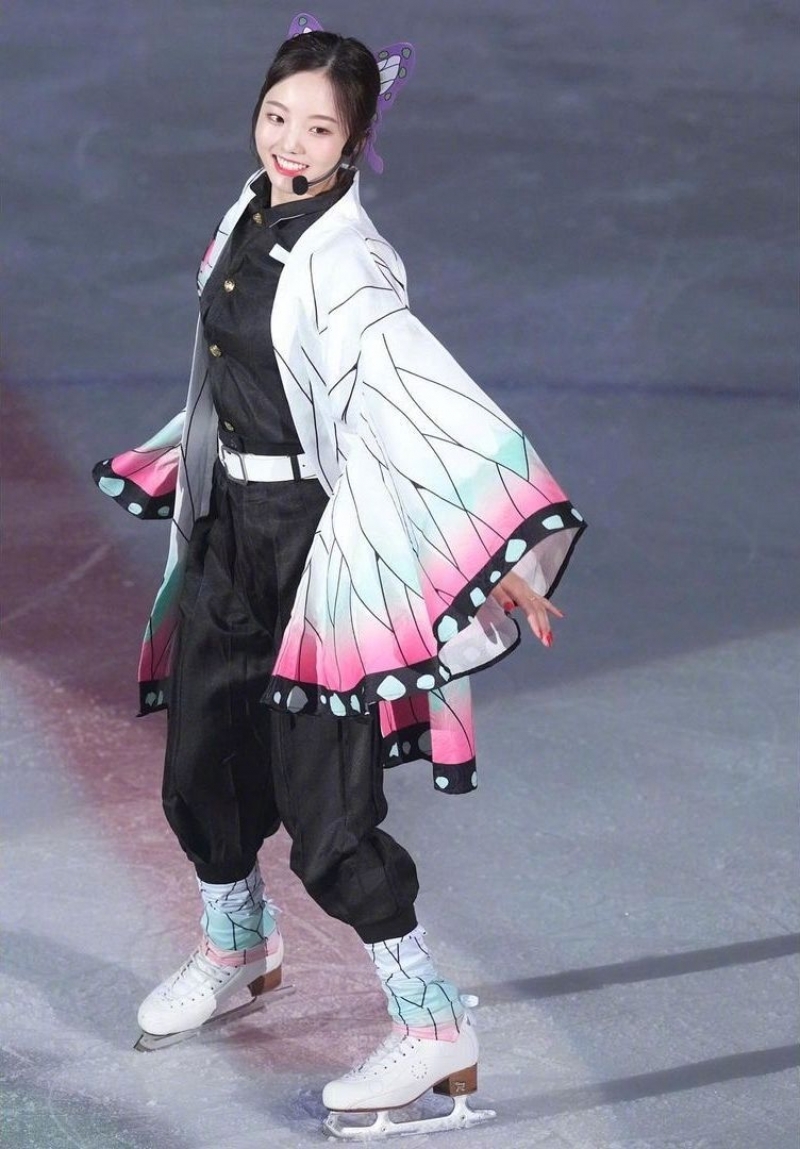 本田真凜身穿「鬼殺隊」制服扮演「蝴蝶忍」