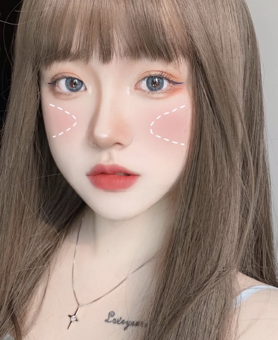 長臉必備「平行減齡腮紅」