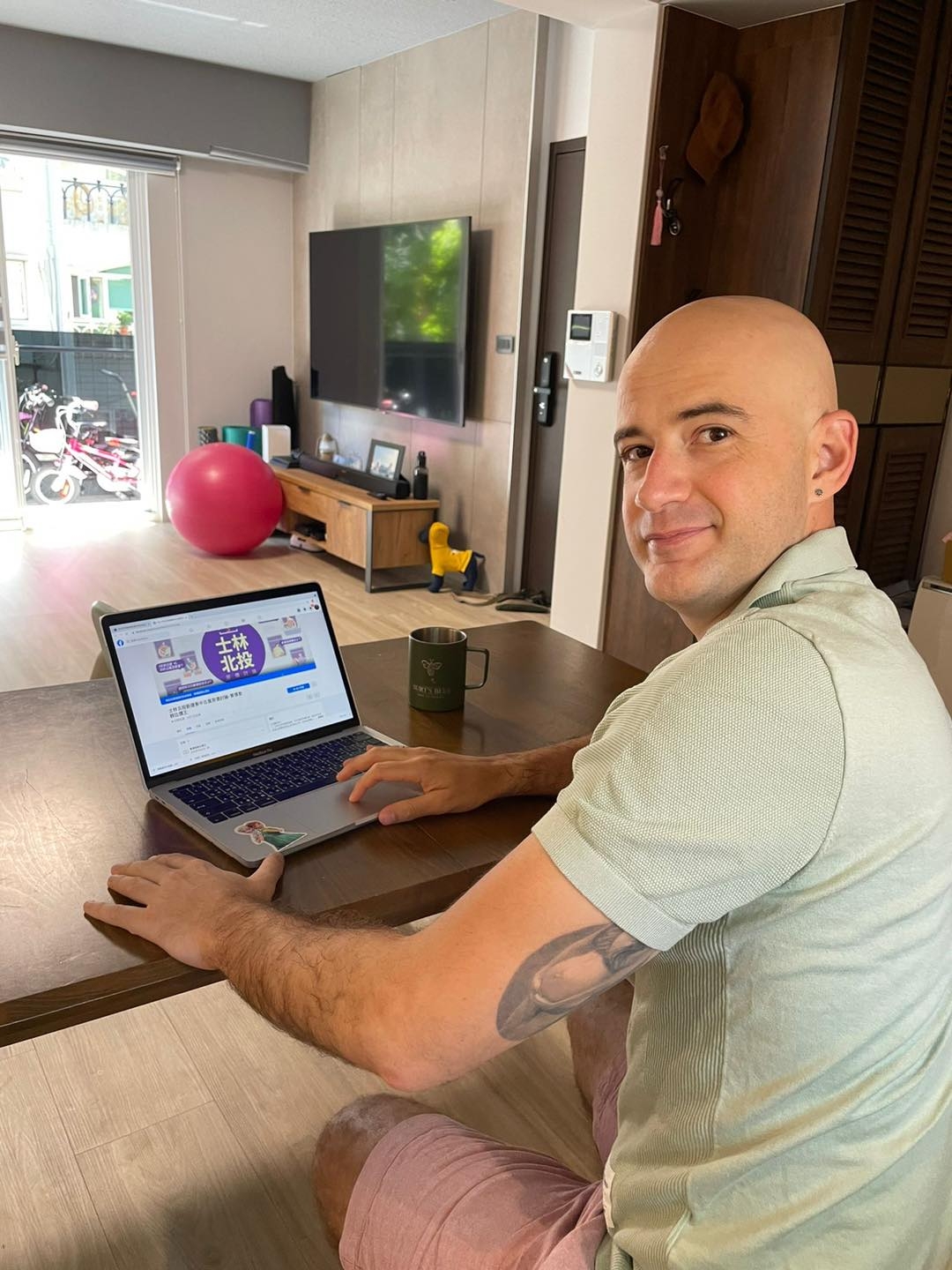 吳鳳已經擁有「台灣人」身份3年了，並透露都有繳稅，因此被酸民誤解以幽默、高EQ的方式分享。