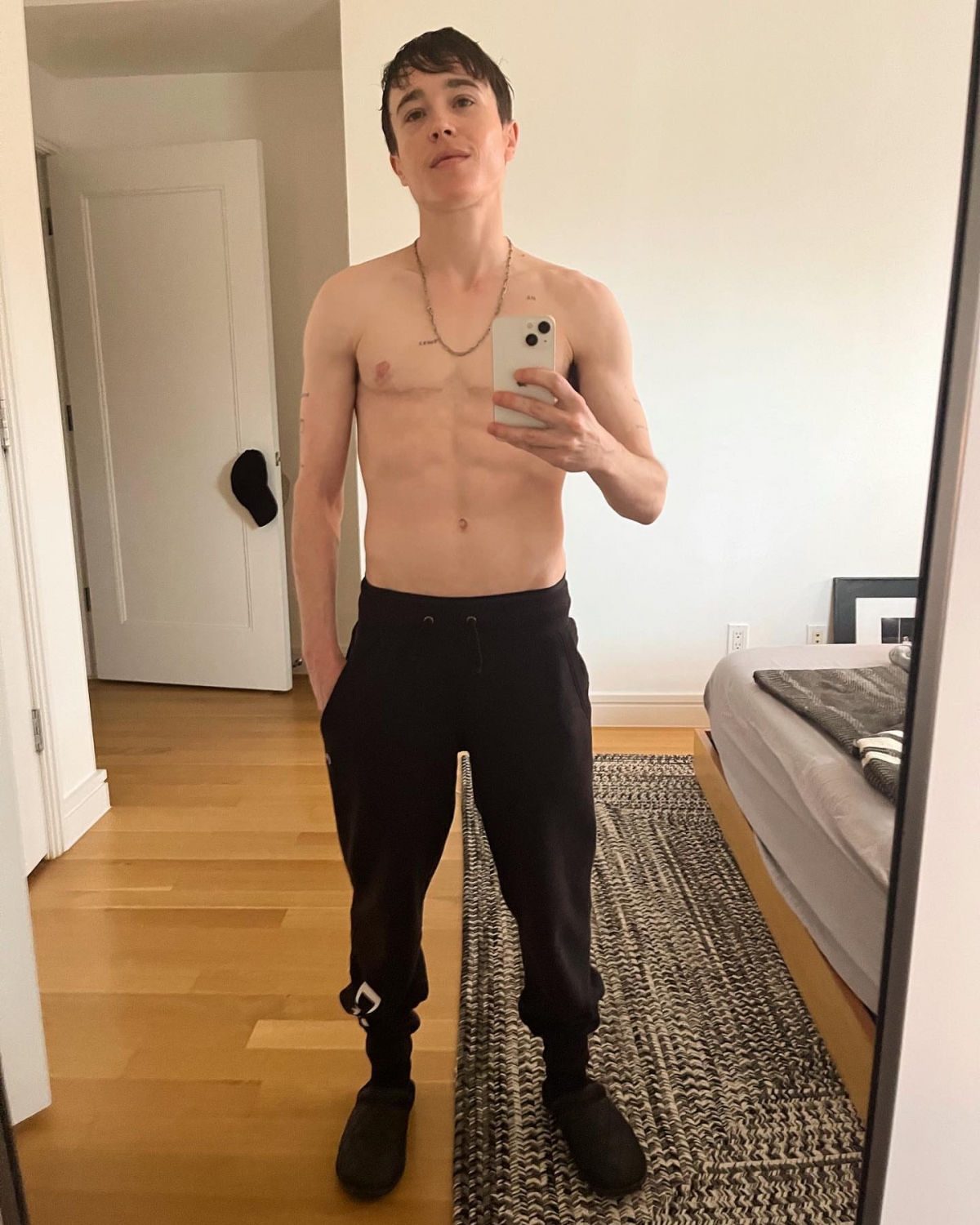 Elliot Page縮胸手術後最新近照