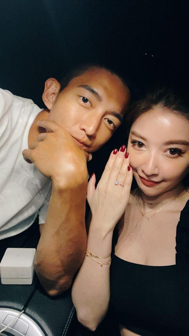 許維恩40歲生日當天與王家梁登記結婚。