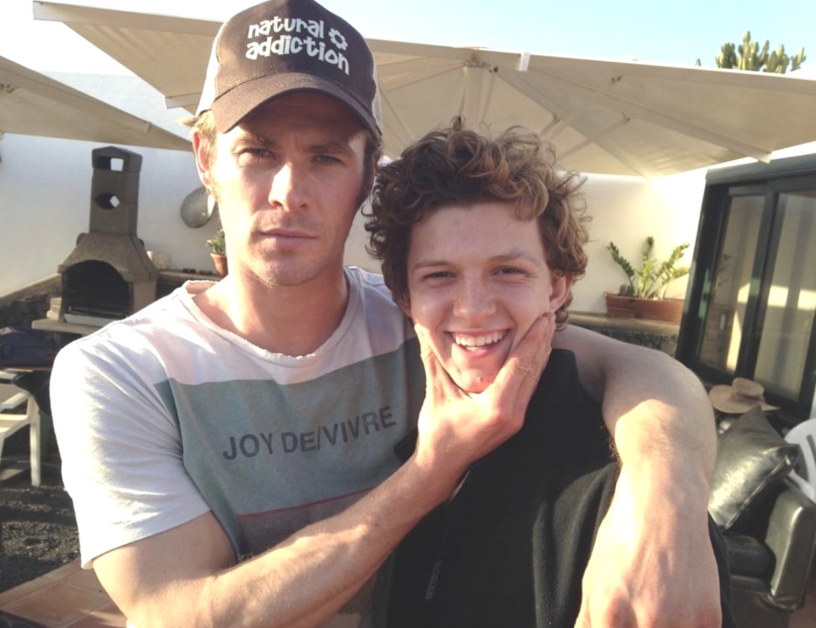 雷神索爾寵愛捏荷蘭弟臉龐