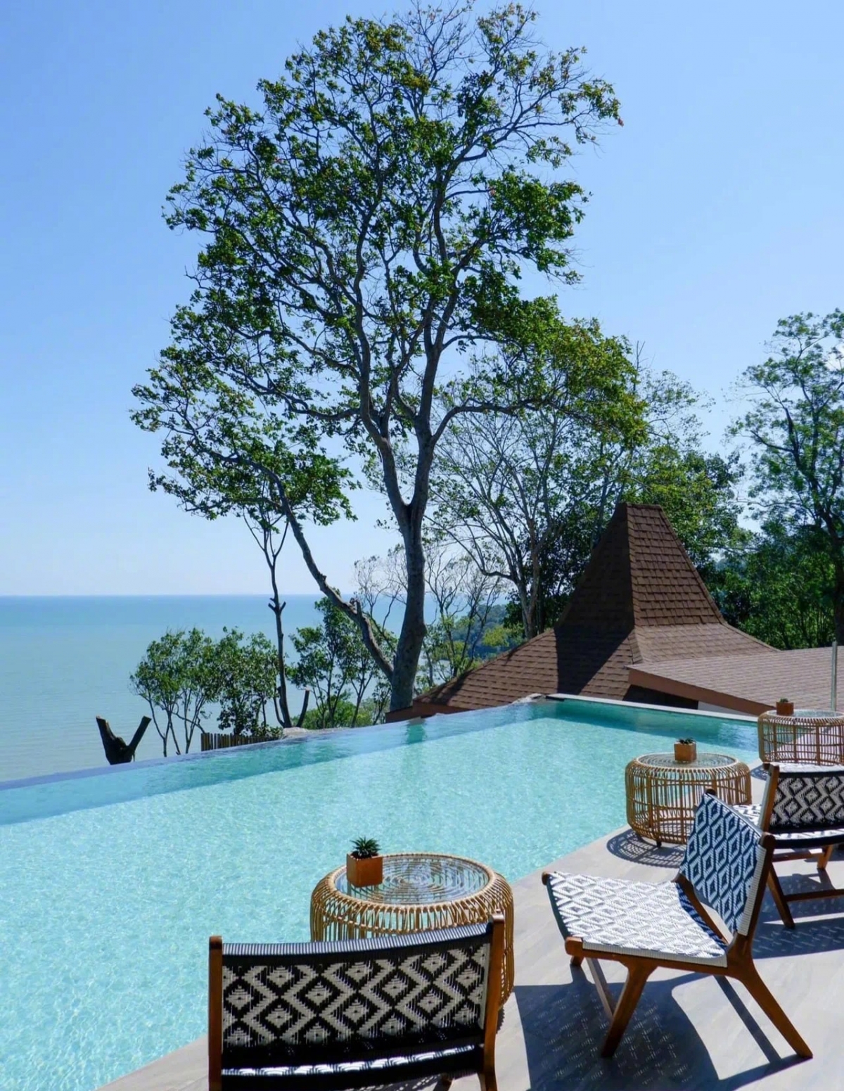 泰國星巴克擁有全球最絕美海景視野