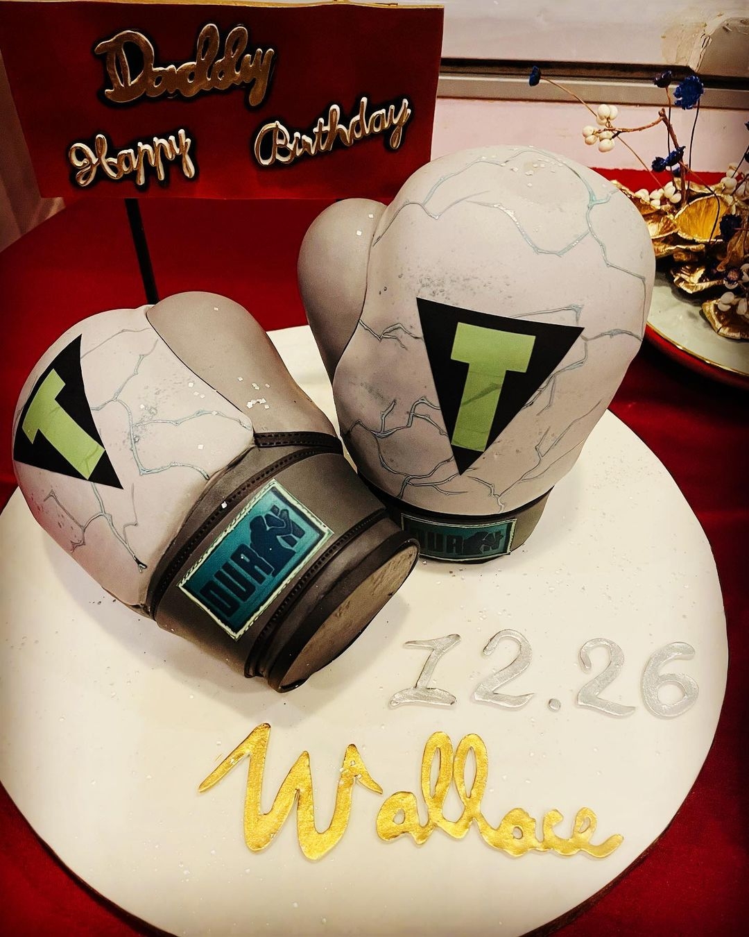 霍建華生日林心如送上拳擊手套翻糖蛋糕