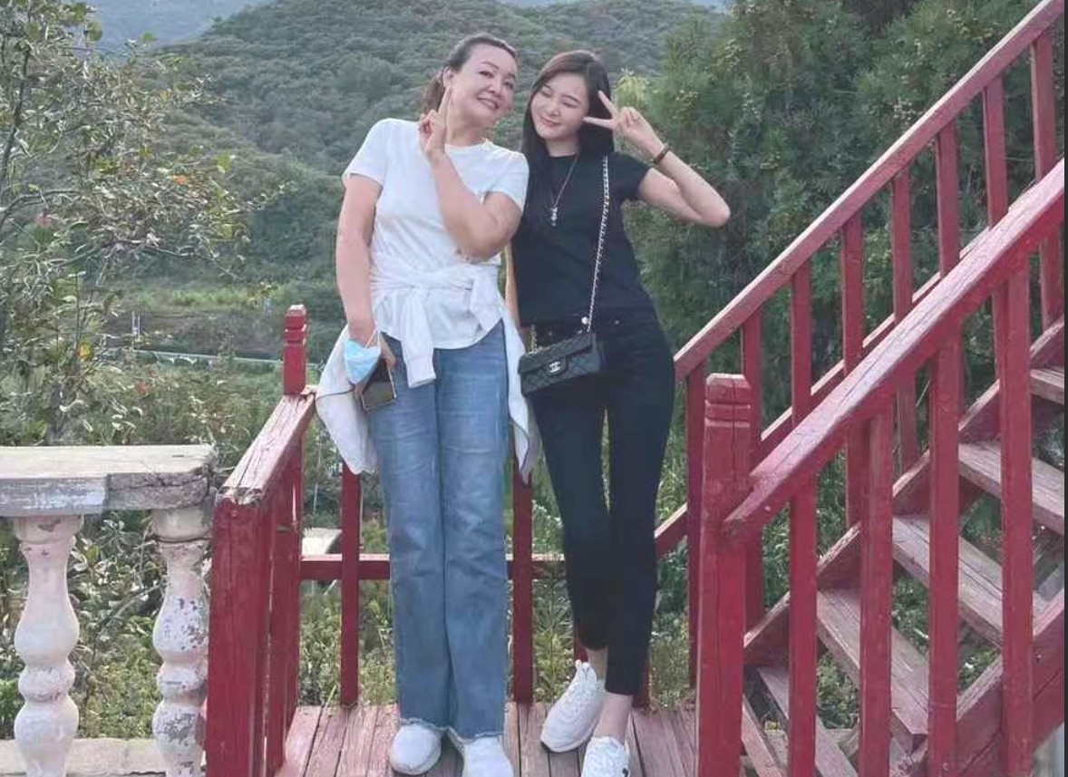 張蘭與張穎穎開心合照現在流出