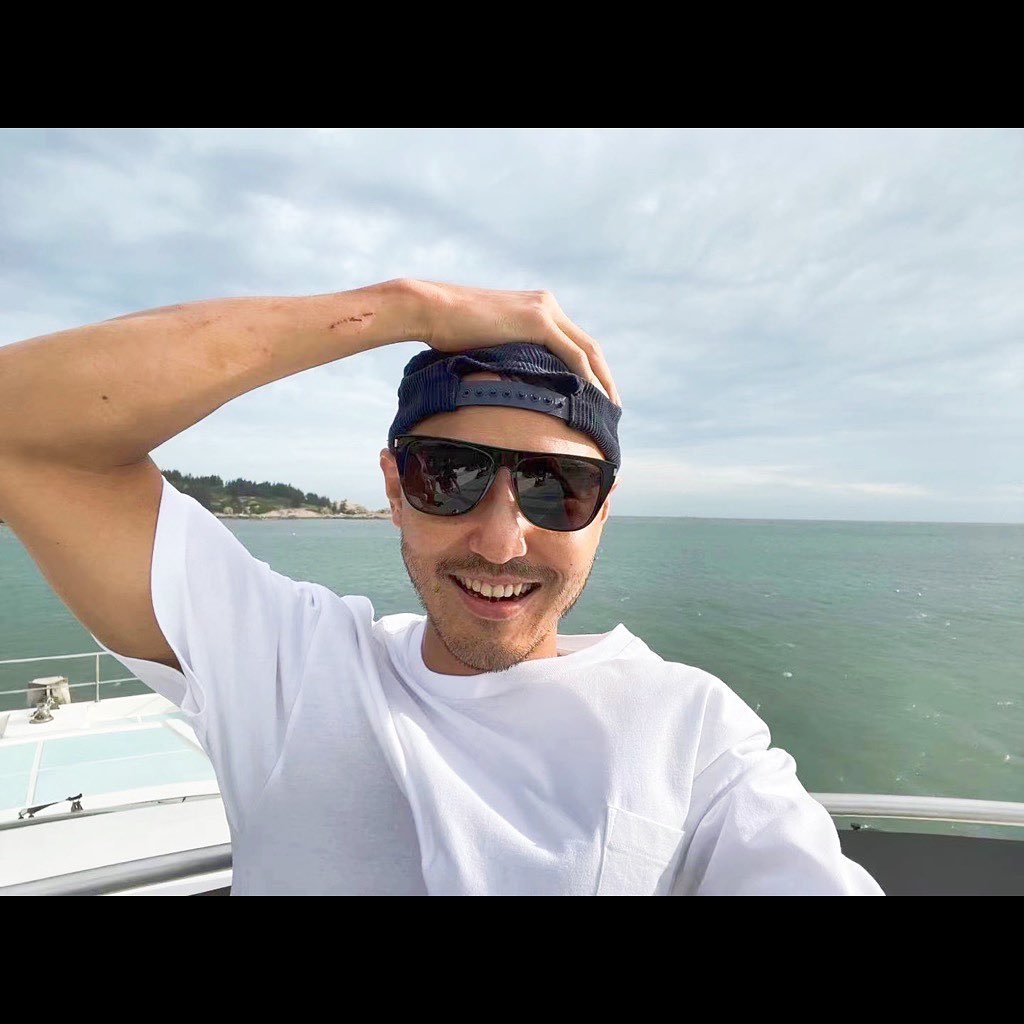 阮經天也獻上祝福