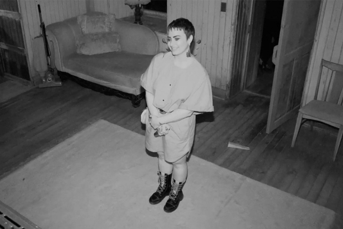 黛咪跟好友一起闖鬼屋