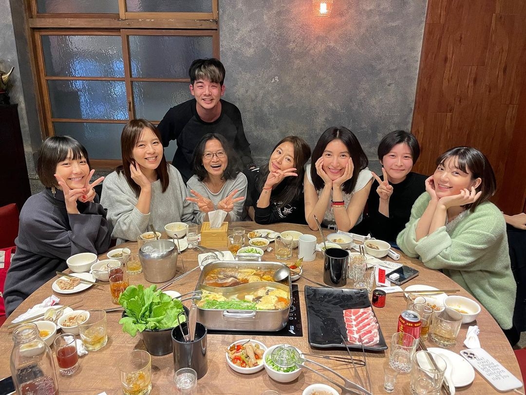 演員群過去舊照成為現正最夯的路透照