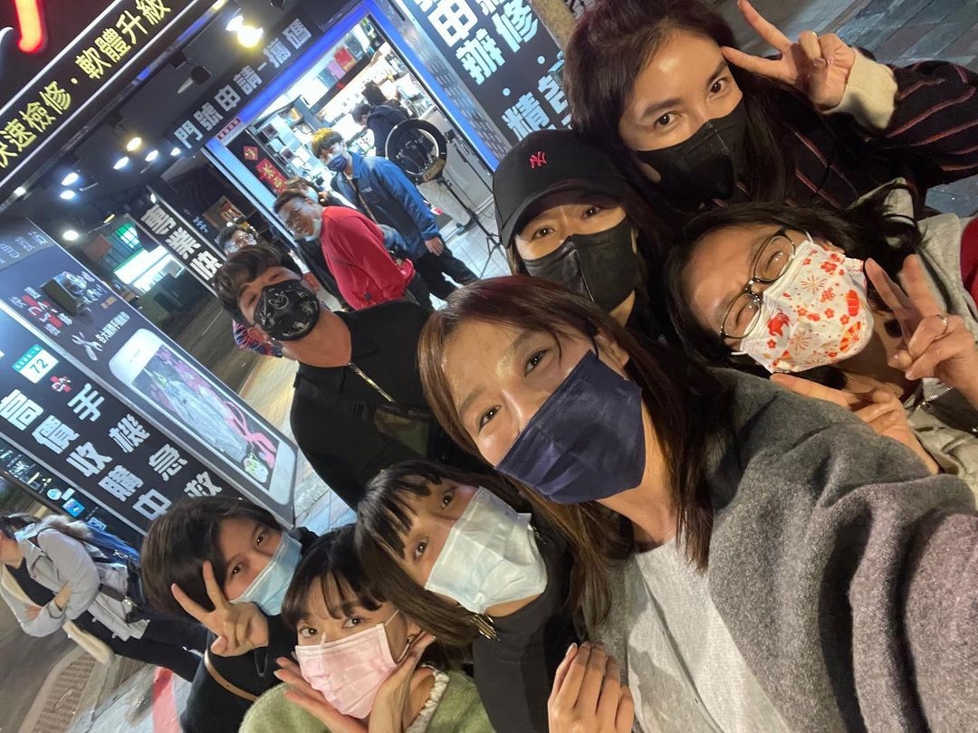 《華燈初上》演員群聚餐照