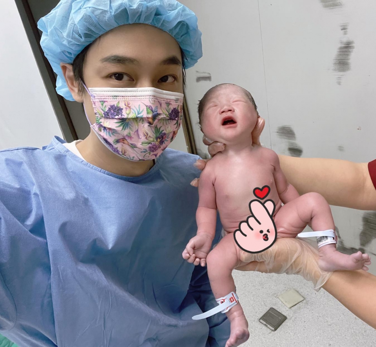京燁透露,兒子誕生剛好是他與老婆Nico認識17周年。