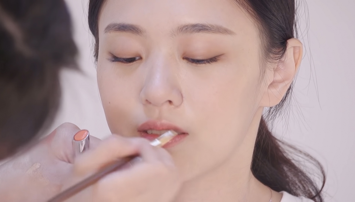 Jisoo妝容重點6:水潤原生嫩唇