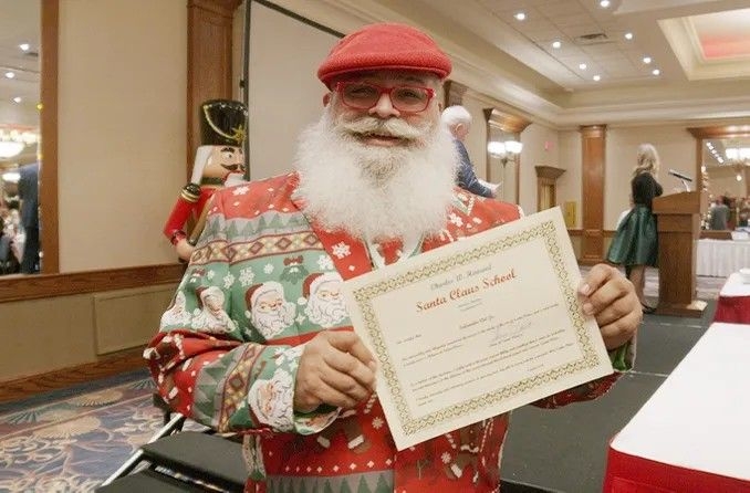 結業式之後，學生就會收到一張「聖誕老人畢業證書」。