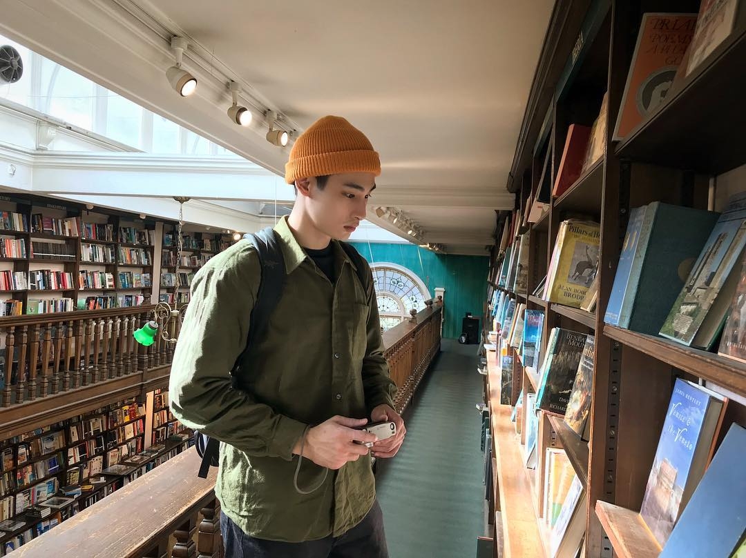 私下的他非常知性