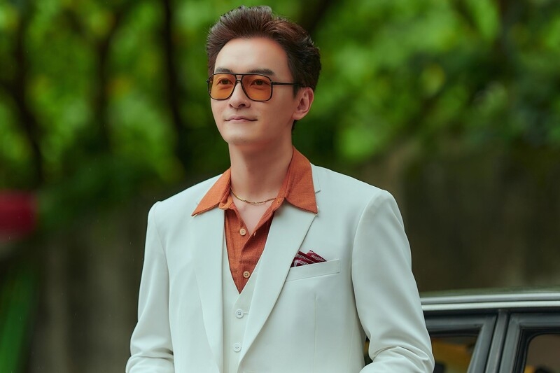鄭元暢在《華燈初上》首次演出熟男。