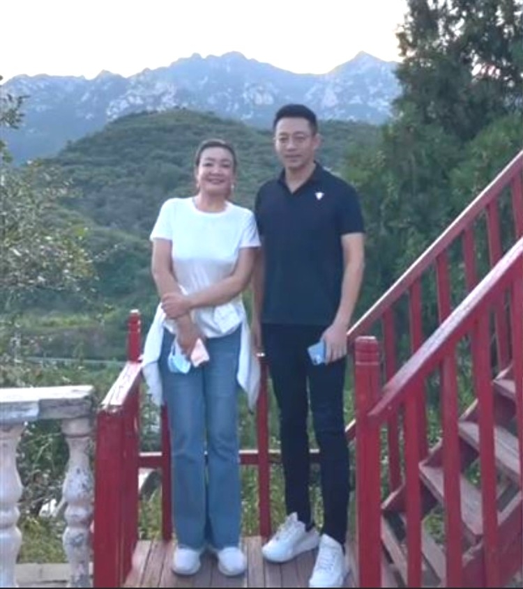 張蘭曝光與兒子汪小菲合照