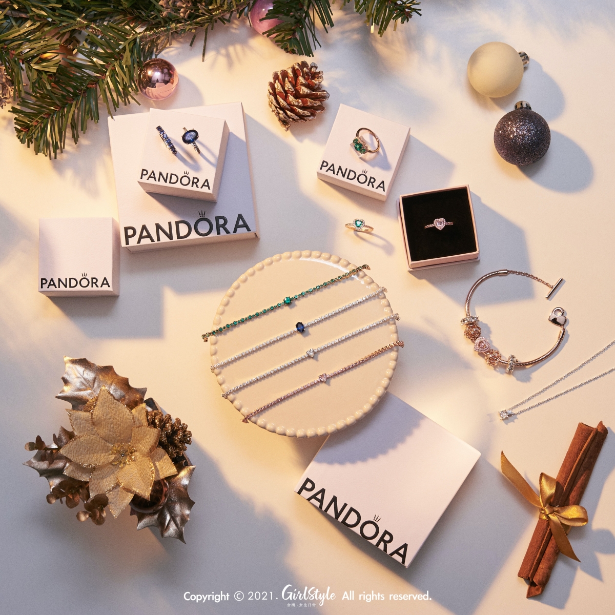 ▲「Pandora Timeless系列」運用專業的解構元素，融入創新得切割工藝手法，使閃耀多彩的 寶石，展現獨一無二的優雅面貌。