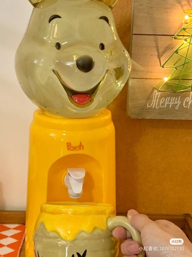 飲水機到水杯都洋溢著夢幻迪士尼風格