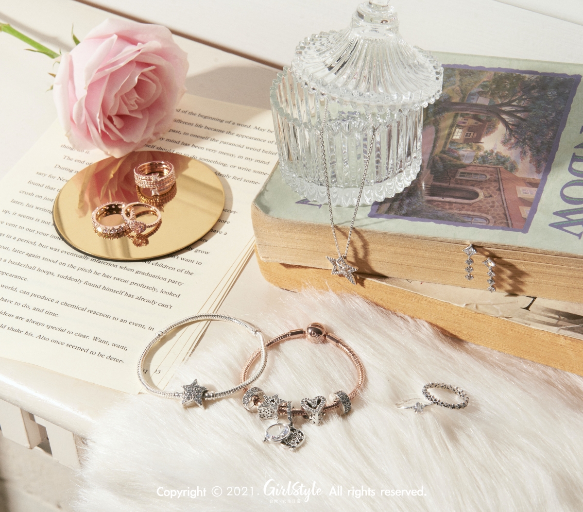 ▲「Pandora Moments系列」璀璨星形釦蛇鏈手鏈NT$3,680 /璀璨星形串飾NT$2,080 /星光閃爍吊飾NT$2,880 /密鑲寶石璀璨星形短項鏈NT$3,280 / 夜空星光單石戒指 NT$1,580；「Timeless系列」璀璨方圓垂墜耳環NT$3,280 /璀璨密鑲寶石短項鍊NT$5,980 /璀璨三環迴旋鍍14k玫瑰金戒指 NT$5,980 /永恆璀璨925銀戒指 NT$3,280 /永恆璀璨鍍14k玫瑰金戒指 NT$3,680 /璀璨立體心形粉紅寶石NT$3,680 / 永恆璀璨鍍14k玫瑰金戒指 NT$3,680