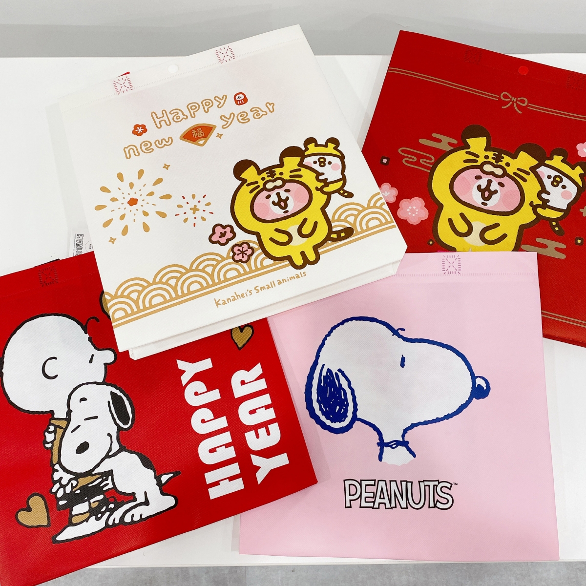 兩款SNOOPY及兩款卡娜赫拉