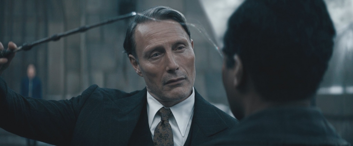 Mads Mikkelsen版黑巫師帥氣登場