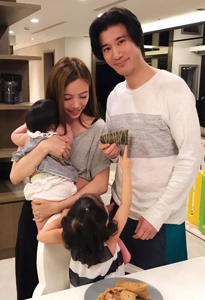 李靚蕾與王力宏昔日家庭照