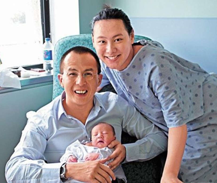 梁洛施曾在與李澤楷交往期間，與對方生下3個孩子。