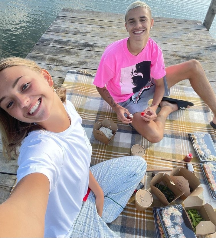 羅密歐與女友甜蜜生活照