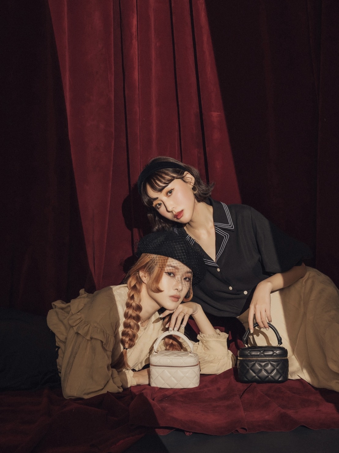 陳柏心、夏曼娣展示台灣耶誕限定珠寶盒鍊帶包1590元