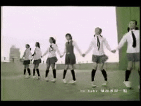 〈愛你〉的MV舞蹈至今依然很多人會跳。