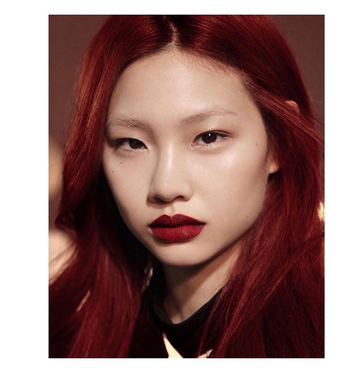 鄭好娟過往模特兒時期的紅髮照片