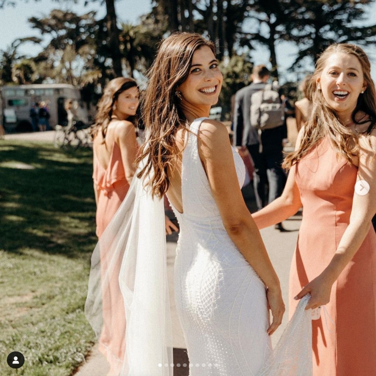 一名女網友因「換物換到一棟房」意外成為網路紅人。