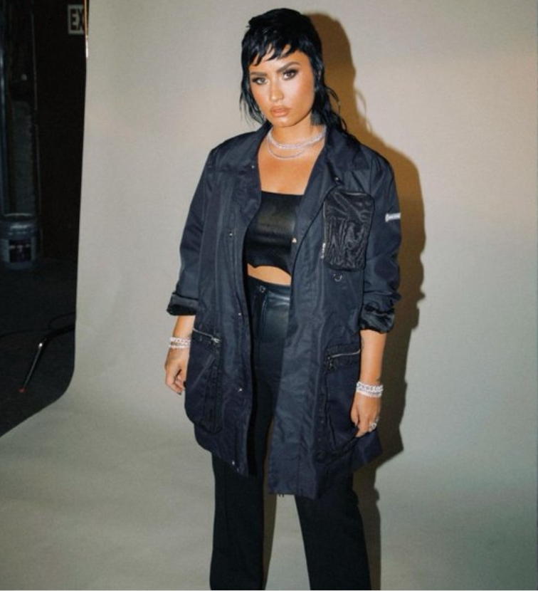 黛咪今年宣布自己是「非二元性別者」（non-binary）