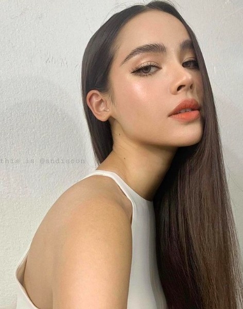 「輕泰妝」妝容重點2:野生毛流感「微濃眉」