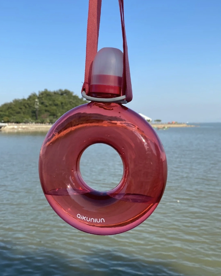 QQ水壺可以裝水、果汁、咖啡、牛奶Q感十足