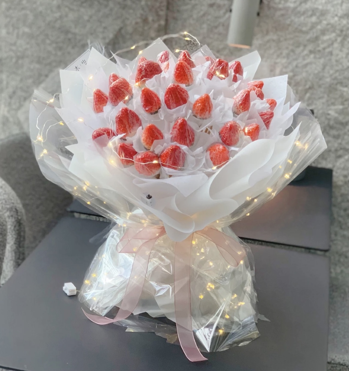 發光草莓花束