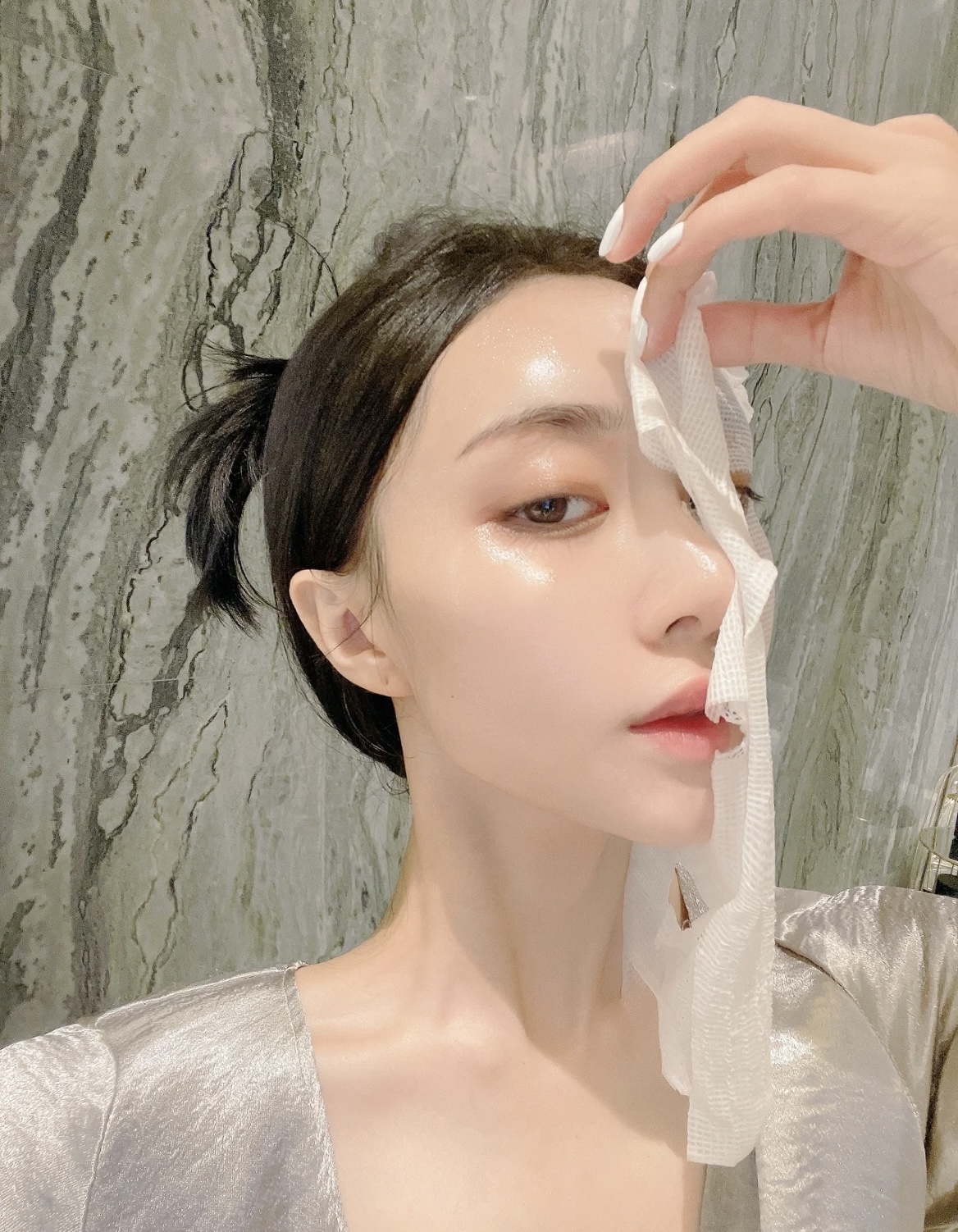 面膜誤區2:敷完臉後立馬上妝