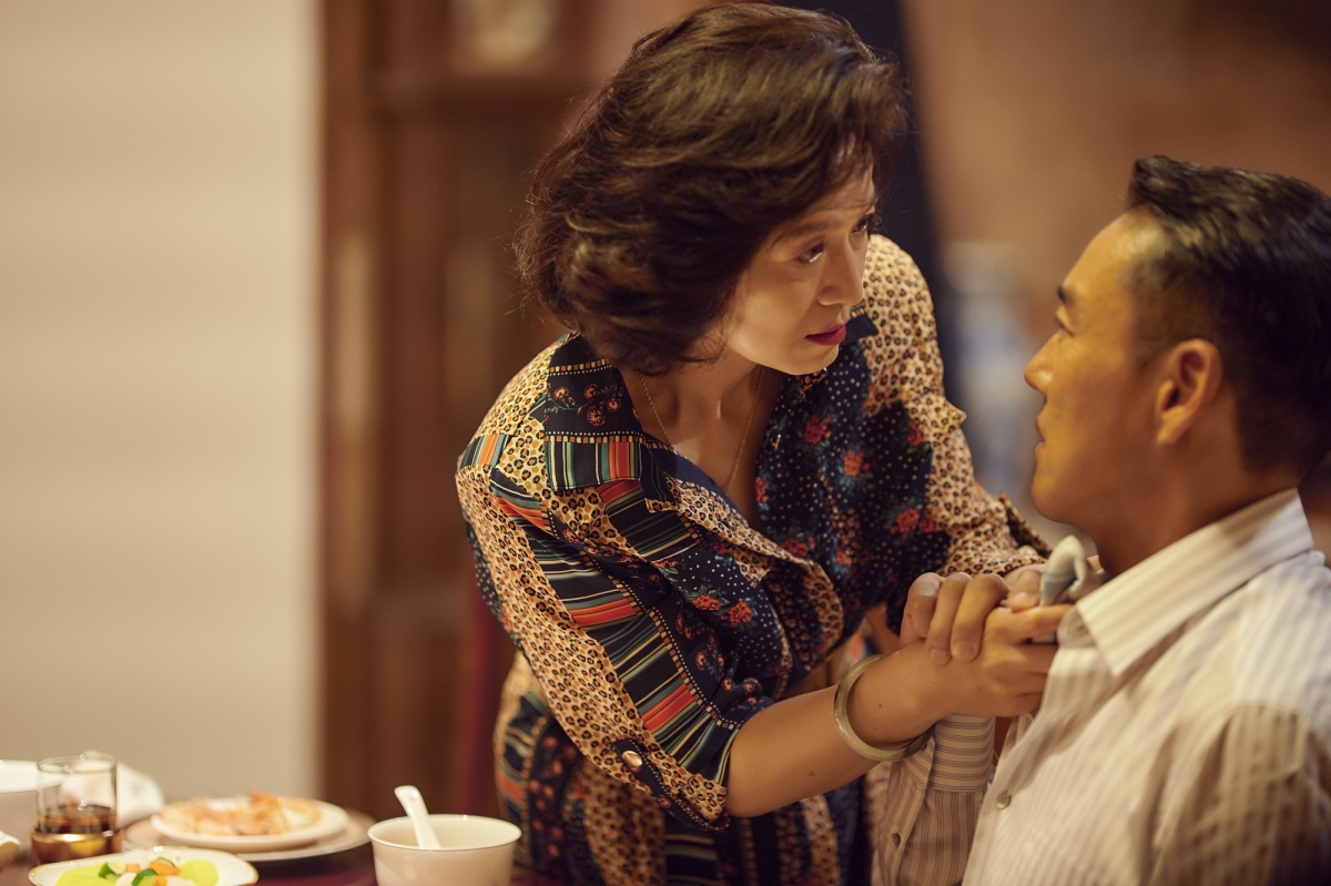 《華燈初上》謝瓊煖(左)劇中下藥「中村先生」加賀美智久