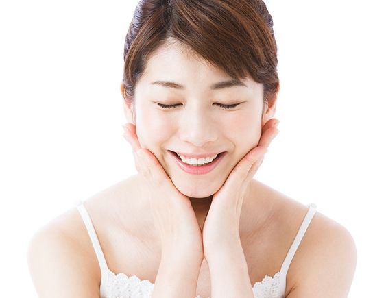正確清除粉刺方法5:使用收斂型化妝水鎮定肌膚