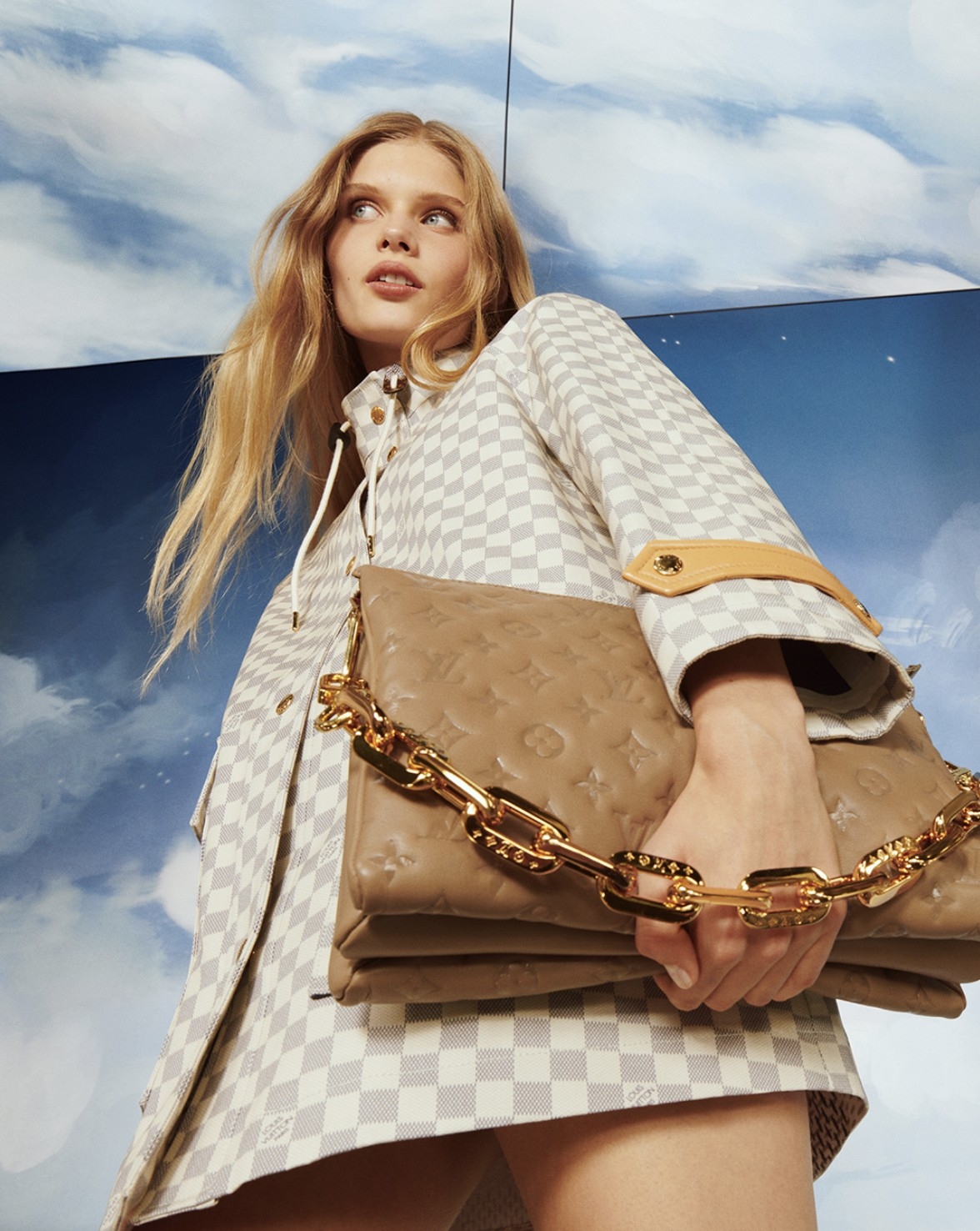 Louis Vuitton 推出經典 Monogram 壓紋的 Coussin bag。